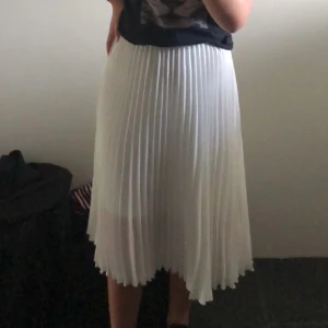 Plisserad kjol - Använd få gånger, i nyskick💗passar även S