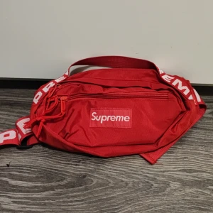 Supreme väska  - Använd Supreme väska 