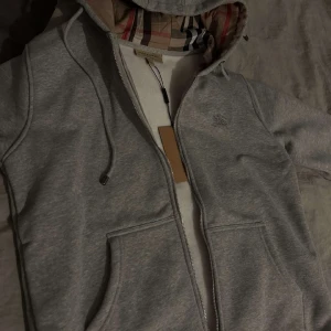 Burberry Tröja - Burberry hoodie storlek M Helt ny Skriv för frågor