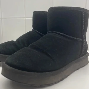 Uggs 38 - Uggs storlek 38 från skopunkten, köpt här från Plick men passade inte riktigt, kom priv ifall ni undrar något💕