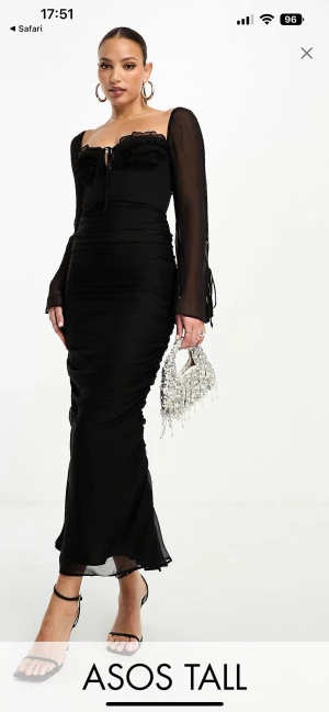 SÖKER - Jag SÖKER denna klänning i strl 38