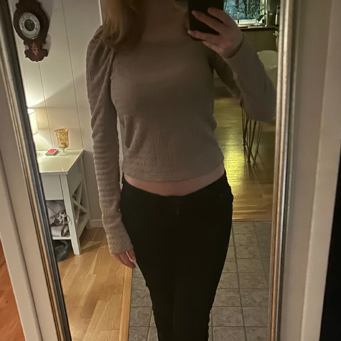 Beige tröja med puffärmar  - 90