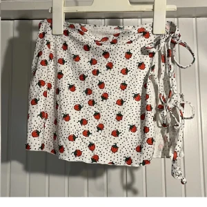 Badkjol - Köpt på plick ( lånad bild ) oanvänd. Perfekt till stranden 