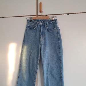 never used !! great fit and original denim wash  Model: rowe Size: 25/30