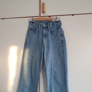 Weekday Jeans - never used !! great fit and original denim wash  Model: rowe Size: 25/30
