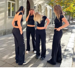 Alobha kostymbyxor❤️ - Säljer mina lågmidjade kostymbyxor ifrån alobha, säljer då jag inte tycker de passar mig. Storlek XS men sitter som en S.