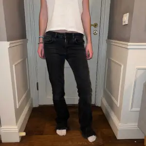 Knappt använda bootcut jeans från zara. Har liknande så vill att det kommer till någon som kan använda dem💓