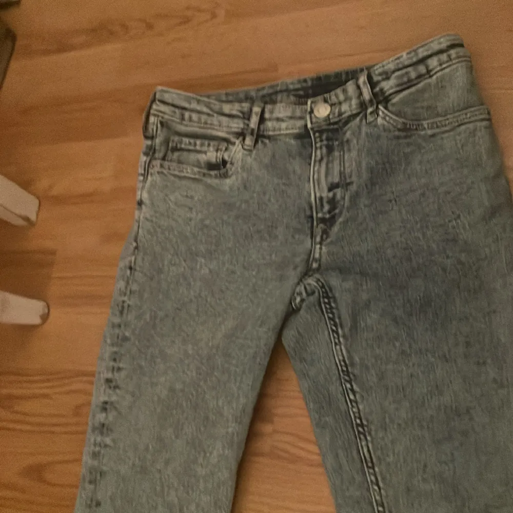 Flared low waist Jeans i storlek 146-. Jeans & Byxor.