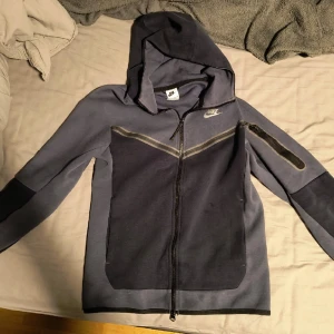 Nike tech fleece - Använd sparsamt, är i mycket bra skick 8/10.