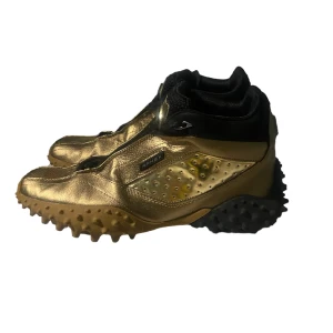 EYTYS APHEX - Eytys skor i bra skick lådan är ganska skadad allt originellt finns kvar priset kan diskuteras vid snabb affär 