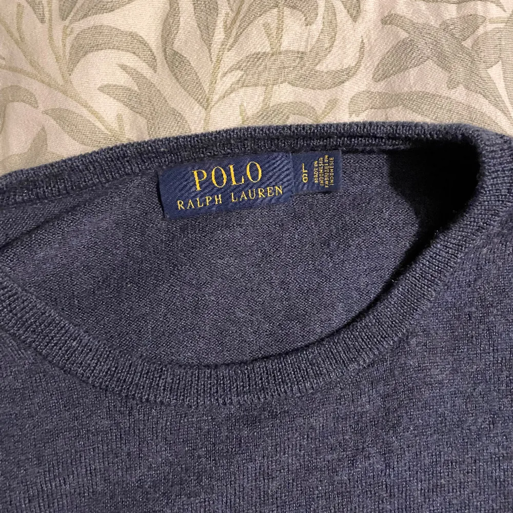 Ralph lauren tröja  Storlek: L Skick: 7,5/10 ✅ ett litet slitage . Tröjor & Koftor.