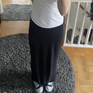 Svart kjol - Low waist