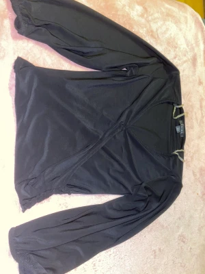 Svart tröja - Passar s och xs 