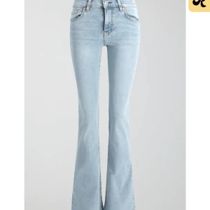 Jeans - Säljer Low Waist jeans från Gina tricot i storlek 32/xs, dom är för små och vill bara ha bort dom, kom privat för egna bilder kan tänka mig att sängs priset vid snabb affär!! 