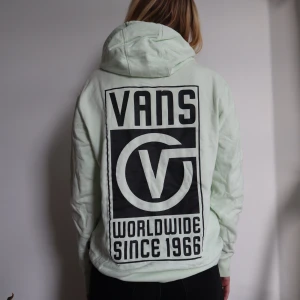 Vans hoodie mint grön - Mint grön Vans hoodie. Perfekt skick! Säljer då jag ej använder längre 🧚🏽