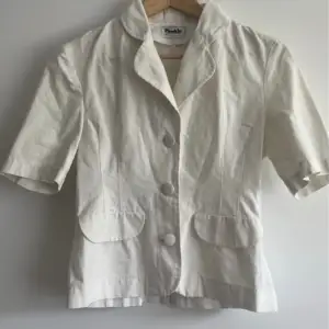 Super fin kortärmad linneskjorta köpt secondhand ❤️ Storlek S