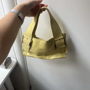 Vintage Väska - Jätte söt väska som jag inte haft användning till men köpt secondhand ❤️ Från märket ”Next” 