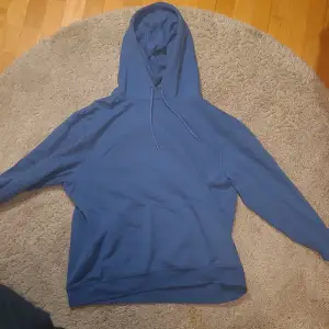 Blå hoodie från hm Väldigt bra skick 