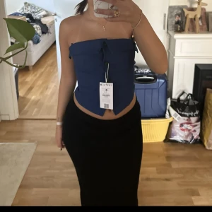 Korsett  - Unik korsett från bershka, prislappen finns inte kvar på den då jag använt den 1 gång 💙