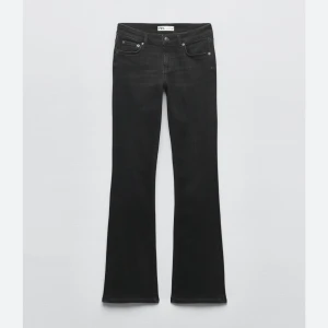 Zara jeans  - Säljer min Low waist zara jeans💓köpare står för frakt!!