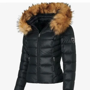 Rock and blue jacka - Intressekoll på min ”Rock and blue” jacka som har använts en del men inga tecken på användning, inte min bild men skriv om du vill ha egna!💕