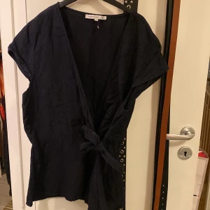 Linnetopp  - Mörkblå linnetopp som är lite stor för mig