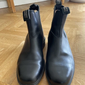 Bundastone svart läder - Knappt använda, fräscht skick. 