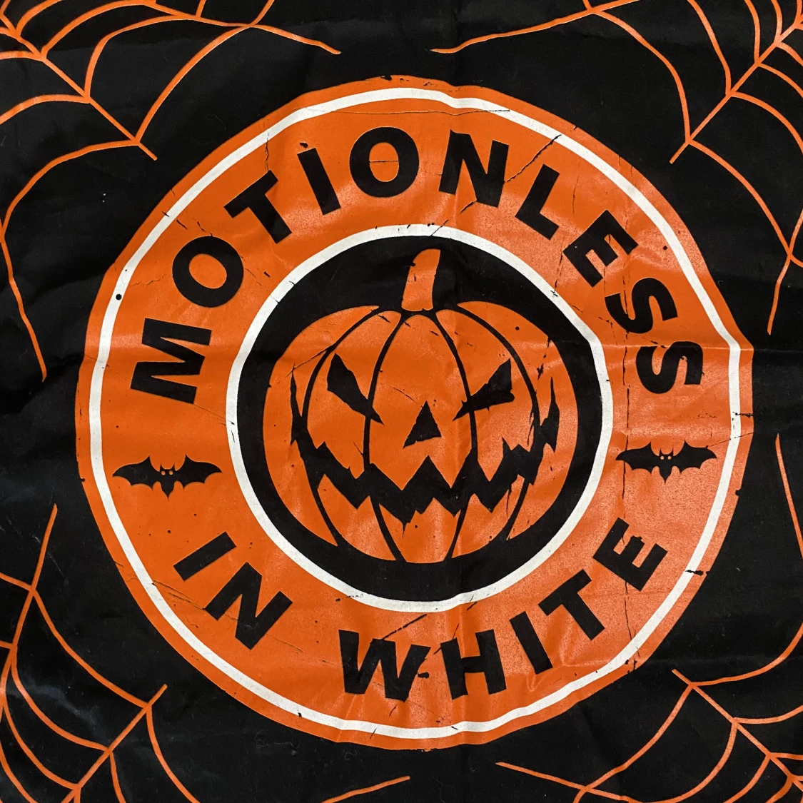 Motionless in white tapestry  - 90