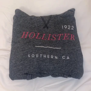 Hollister hoodie - Asfin Hollister hoodie! Inga tecken på användning alls. Kom privat för mer info eller bilder <3