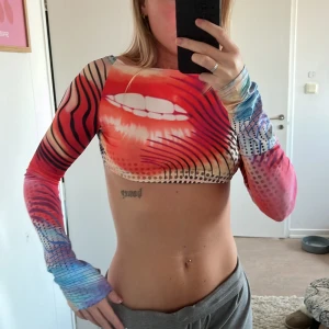 Topp - Crop top med öppen rygg