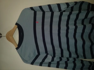 Ralph Lauren tröja - Ralph Lauren tröja storlek Xs. Är i barnstorlek 14-16 vilket är samma som Xs. 100% äkta och måttligt använd. Inga defekter och i bra skick. Pris 150kr