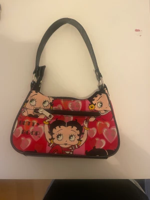 Betty boop väska  -  En jättesöt rosa Betty boop väska. ⚠️PRIS KAN DISKUTERAS ⚠️
