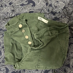 Gröna jeans - Så snygga gröna jeans! Passar 36/38