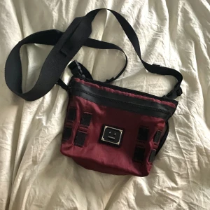 Acne studios väska - Skick 9/10. Köpt på acne i Göteborg. 