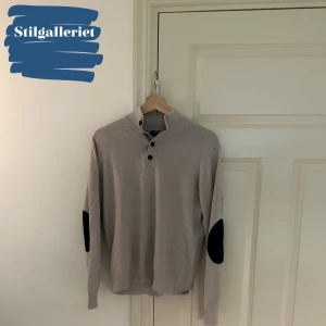 Kashmir pullover - En extremt fin Kashmir pullover i det exklusiva italienska märket SPADA roma. Skicket är väldigt väldigt fint ”10/10”  Storleken är S/M. Kontakta vid minsta lilla fråga eller fundering.