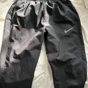 Nike tunna vindbyxor  - Jätte fina inga märken eller något fel på dom, 
