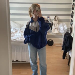 Adidas jacka - Säljer denna thriftade adidas jackan då den inte kommit till användning 