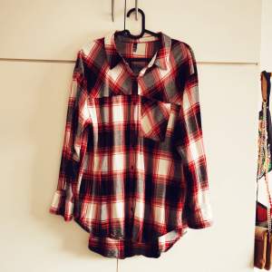 Oversize shirt from Zara. Size M. Worn very few times. Very good condition 