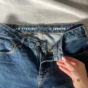 Jättefina och sköna lågmidjade jeans från BikBok😍 