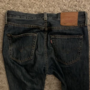 Levi’s 501 - Säljer dessa Levis 501 i storlek 29/32 då dom är för små för mig, jeansen är knappt använda och är i mycket bra skick.