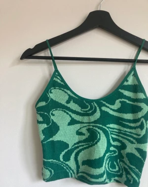 Y2k psykadelisk topp pull&bear - superfint linne från pull&bear, säljer pga kommer inte till användning xs/s