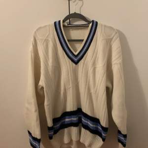 V neck preppy vintage sweater  Size S/M