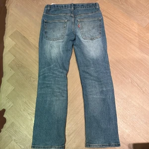 Levi’s jeans för barn - Levi’s jeans för barn 551Z 551Z Levi’s 551Z Authentic straight för barn. Använda några gånger. Nypris 1100. Stor i storleken.