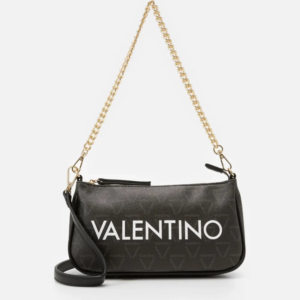 Säljer min valentino väska, den är jätte fin men har fel på dragkedjan därav reducerad pris. . Väskor.