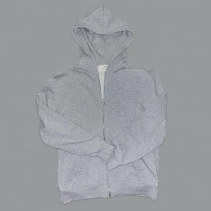 ZARA Zip-Hoodie - Zara Origins Zip-Hoodie. Använd 2-3 gånger, därav nyskick. Skriv för fler bilder/frågor osv.