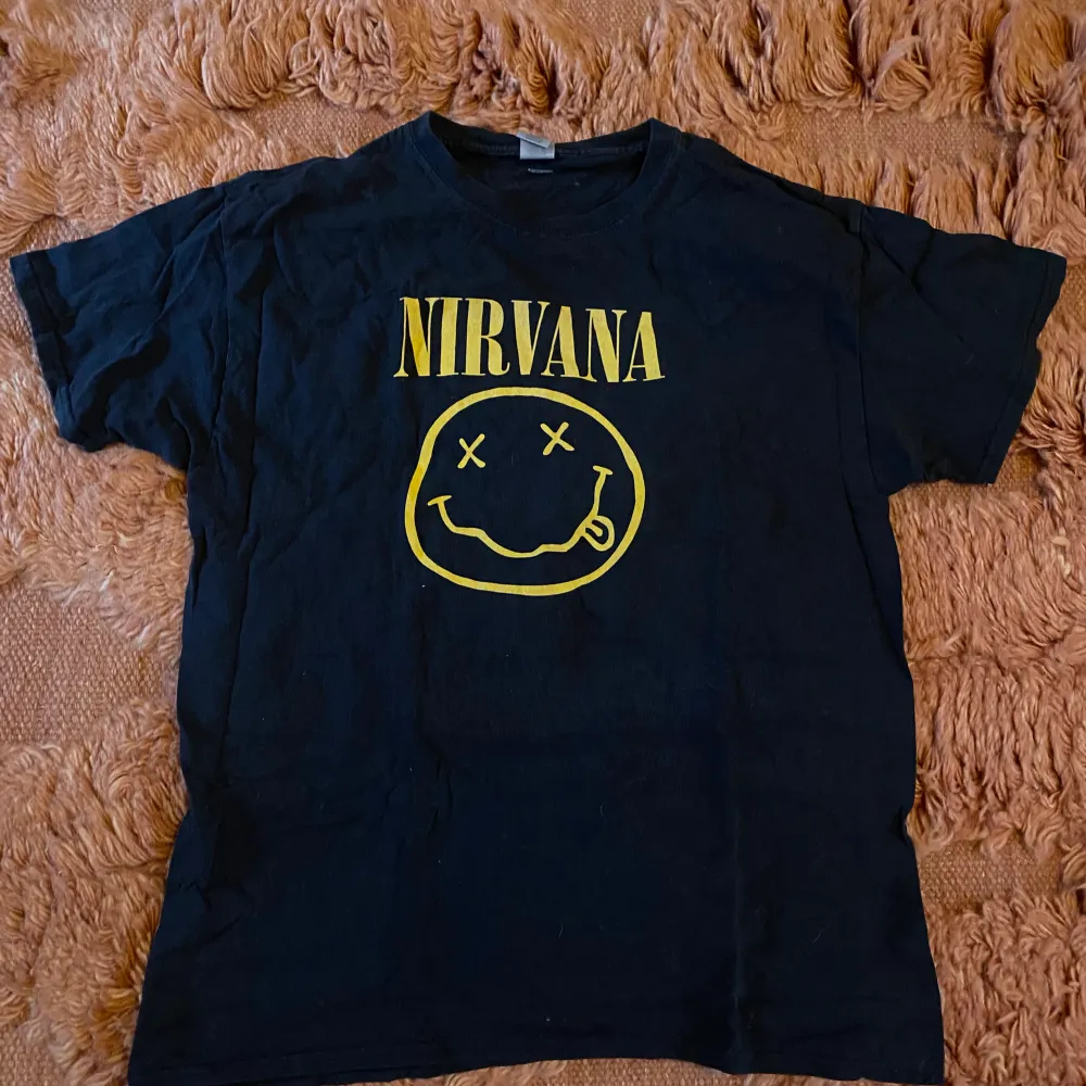 Nirvana merch tröja, väldigt fin och bra skick! . T-shirts.