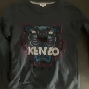 Säljer min kenzo tröja är ganska ny Storlek S Ord pris 800 