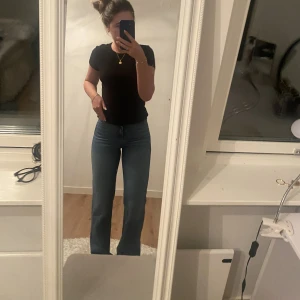Straight leg jeans - Straight leg jeans som inte längre kommer till användning