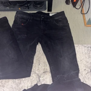 Skinny diesel jeans - Har haft på mig 2 gånger jätte sköna och fina, köpte för 600 kr