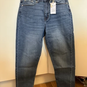 Mom Jeans  - Oanvända Mom Jeans med prislapp kvar
